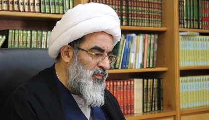 ترامپ احمق نمیفهمد که رهبری نظام و مرجعیت دینی که در رأس این نظام وجود دارد به منزله همه امت اسلامی است