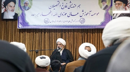 امام خمینی(قده) احیاگر فقه اجتماعی / اساتید و فضلای حوزه پاسخگوی شبهات جامعه باشند